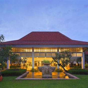 Mañana de relax en la plantación de café y vuelo hacia la capital, Jakarta.