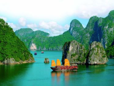 BAHÍA DE HA LONG – CRUCERO DE LUJO ENTRE PAISAJES ICÓNICOS
