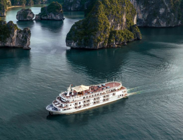 Bahía de Halong: naturaleza y gastronomía a bordo