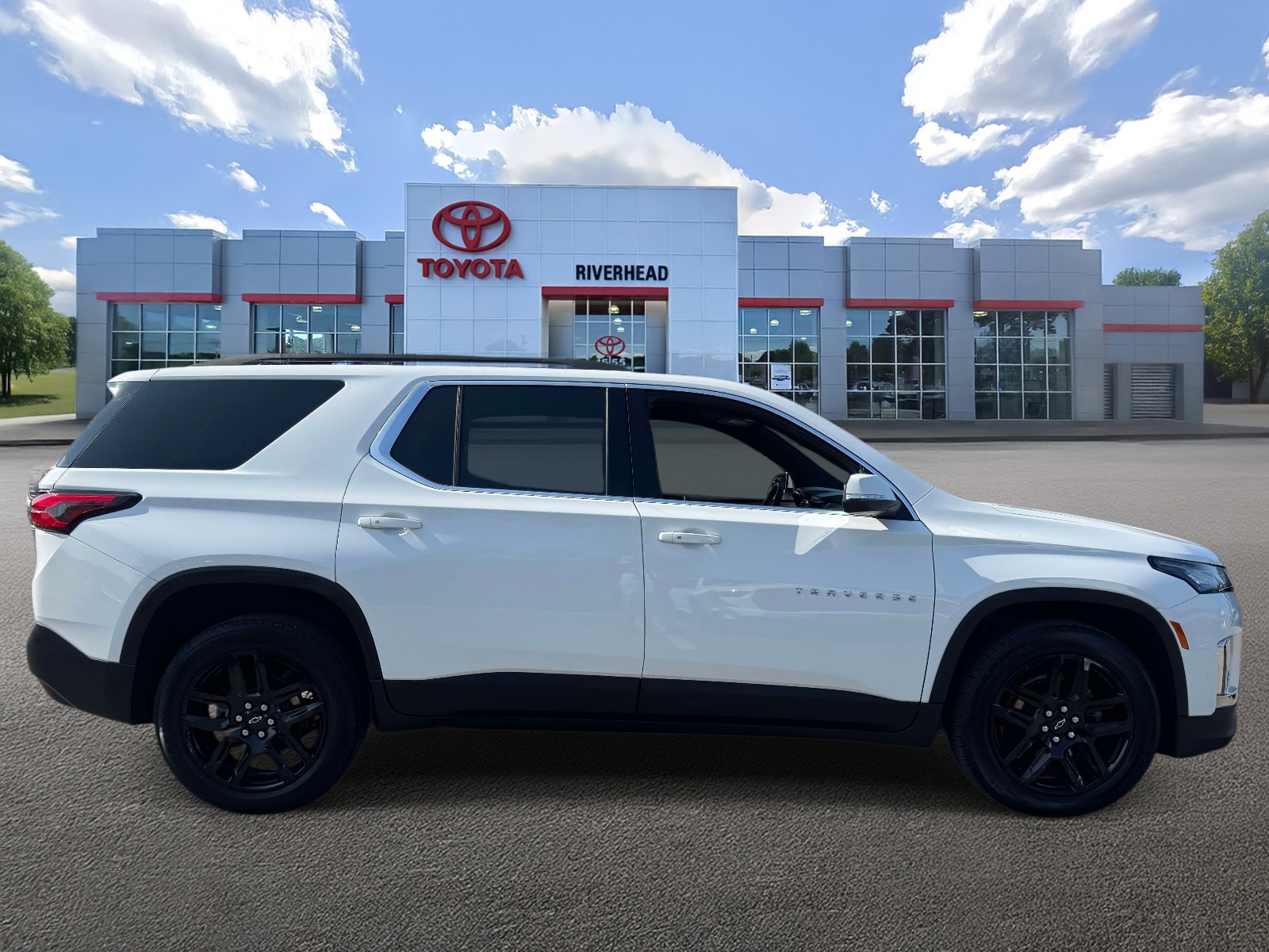 Used 2023 Chevrolet Traverse SUV
