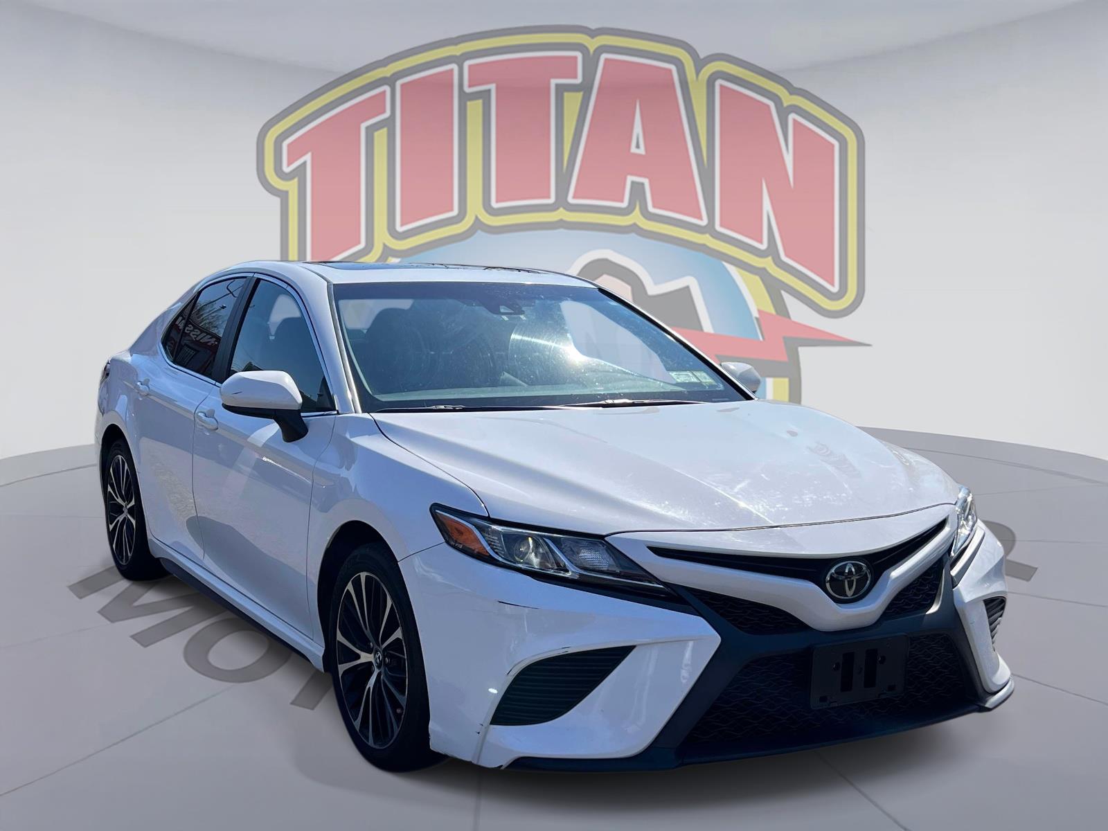 White 2018 Toyota Camry SE Sedan Front-Wheel Drive Automatic