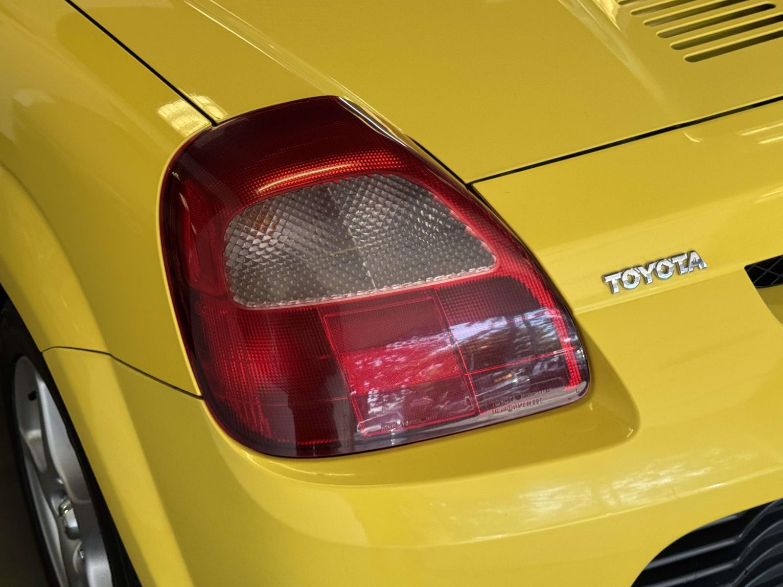 2000 Toyota MR2 Spyder Base - Photo 10