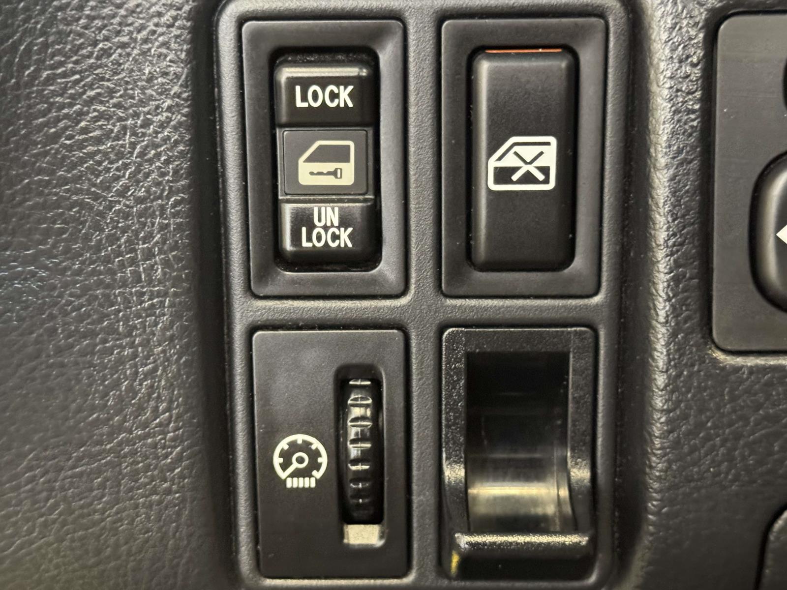 2000 Toyota MR2 Spyder Base - Photo 17