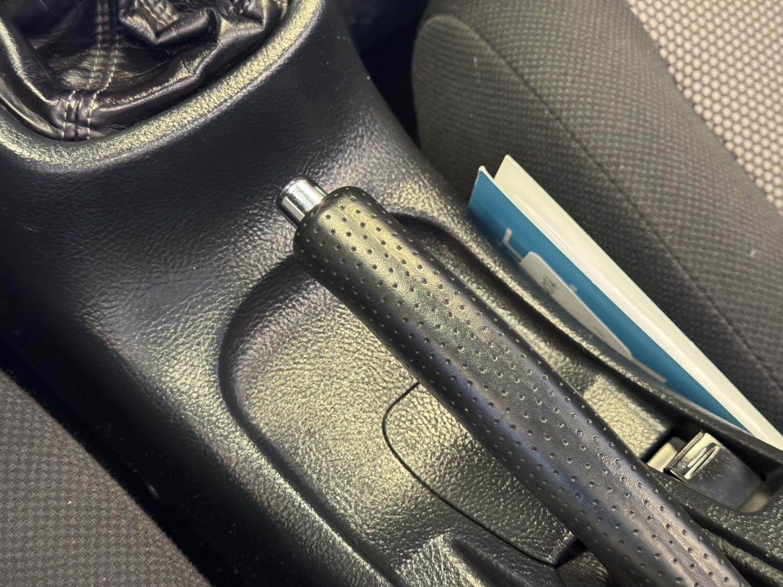 2000 Toyota MR2 Spyder Base - Photo 25