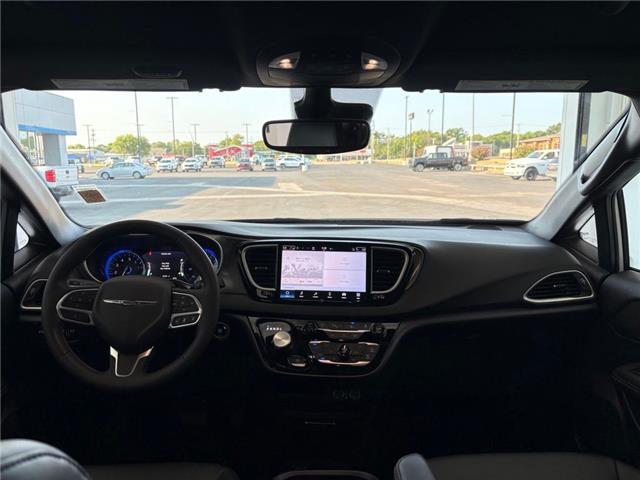 2025 Chrysler Pacifica