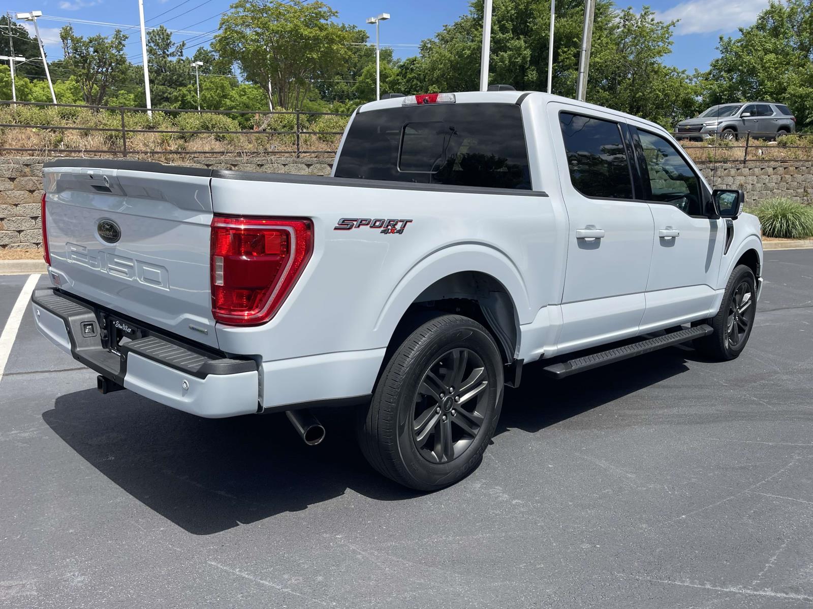 View vehicle photo 5