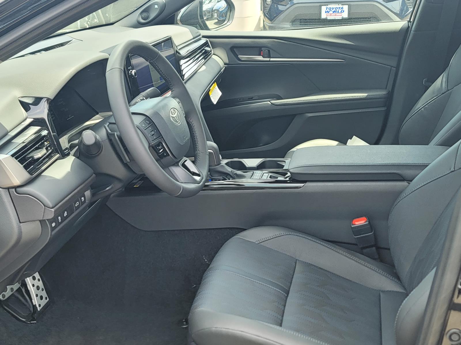 View vehicle photo 7
