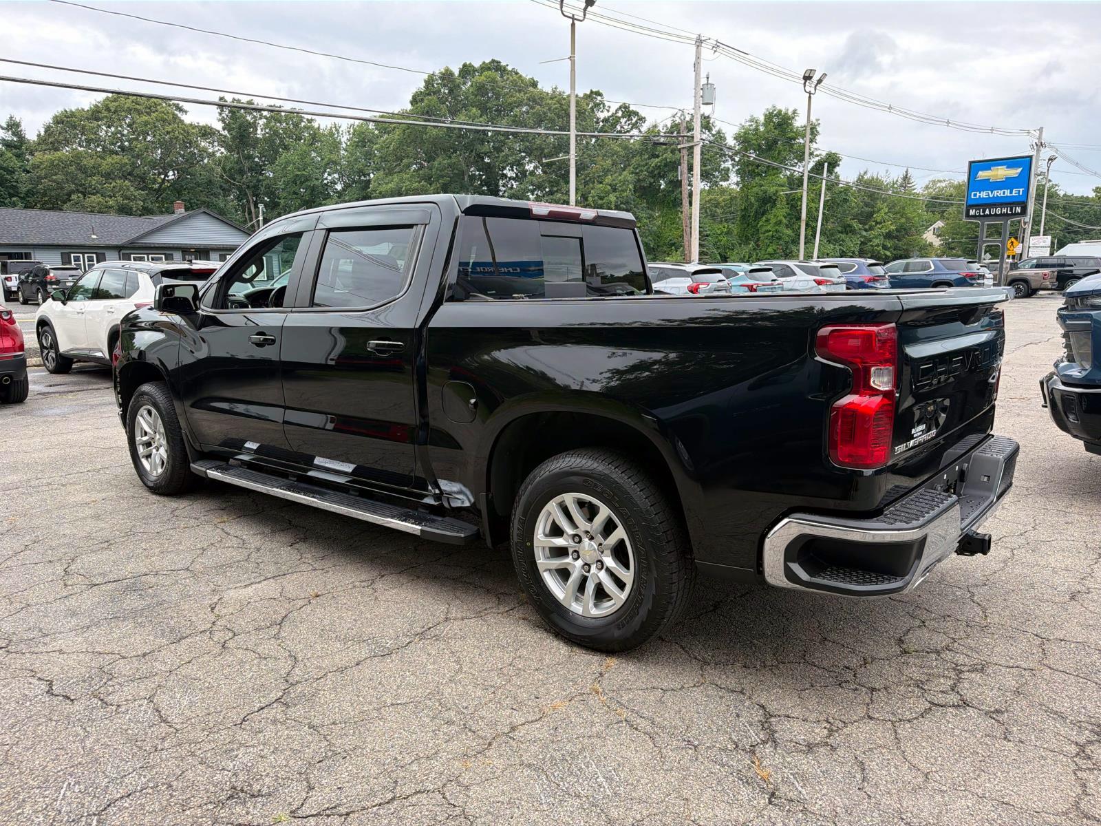 View vehicle photo 3