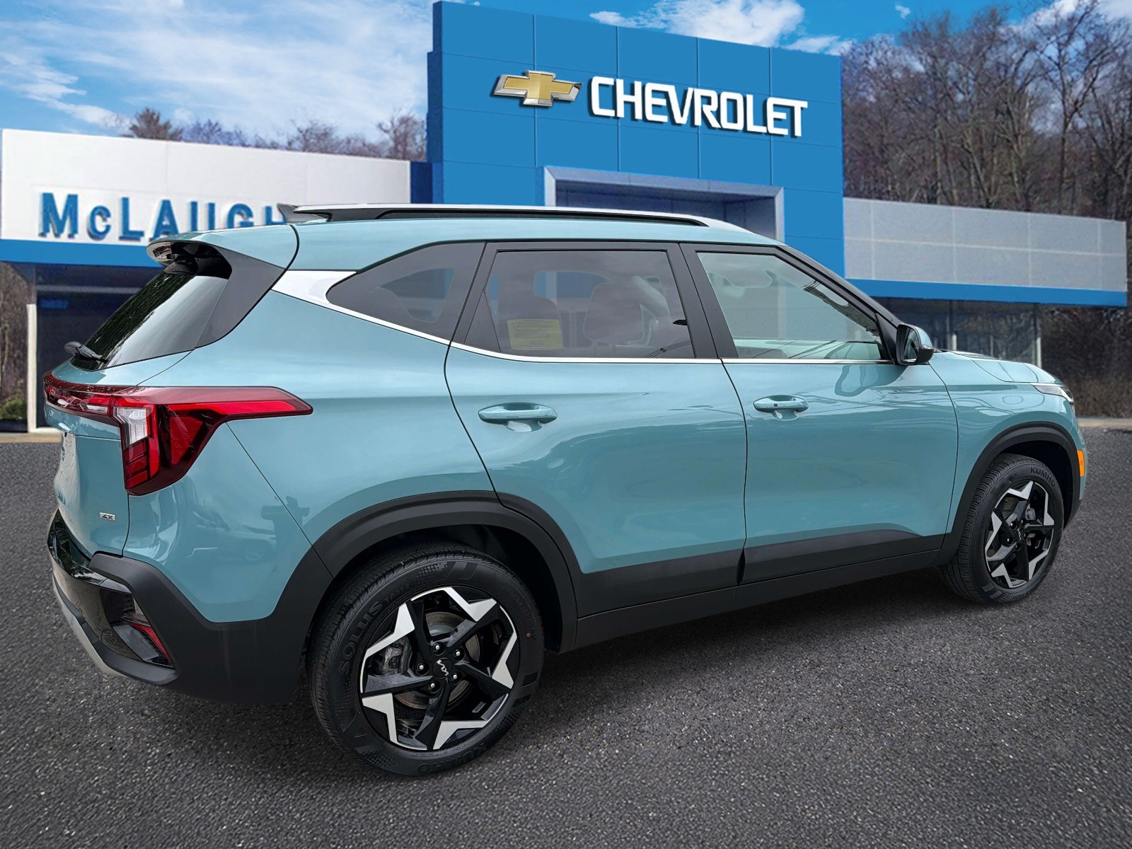 View vehicle photo 4