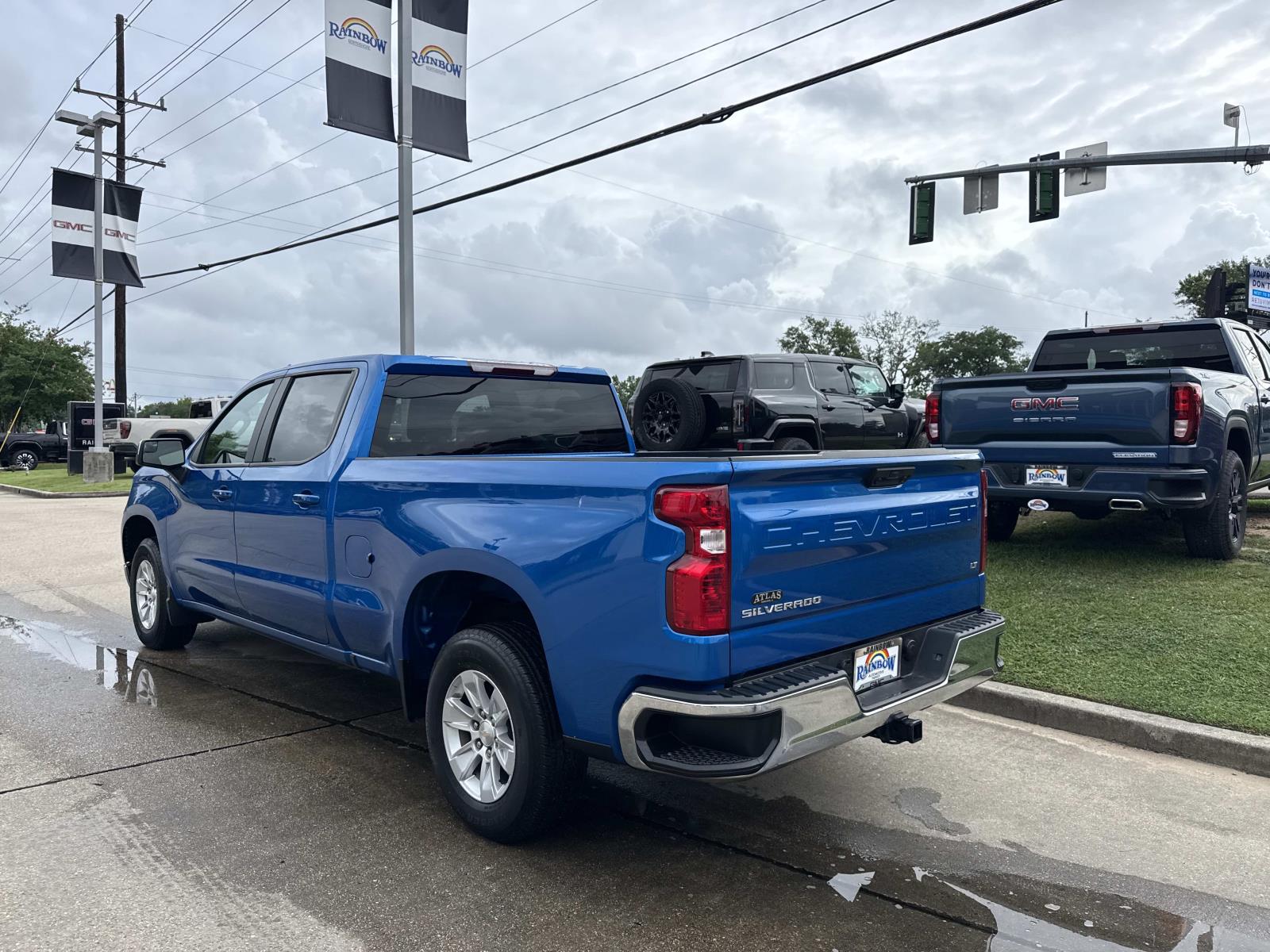 View vehicle photo 6