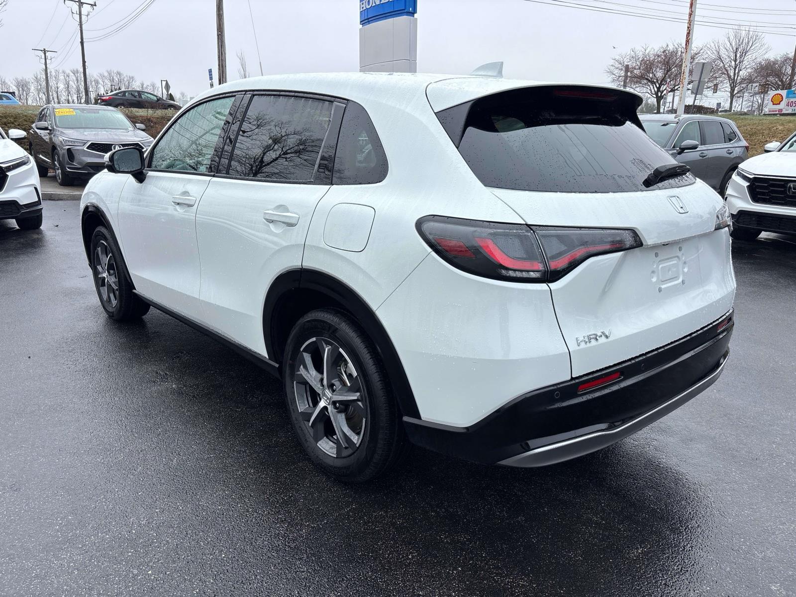 View vehicle photo 5