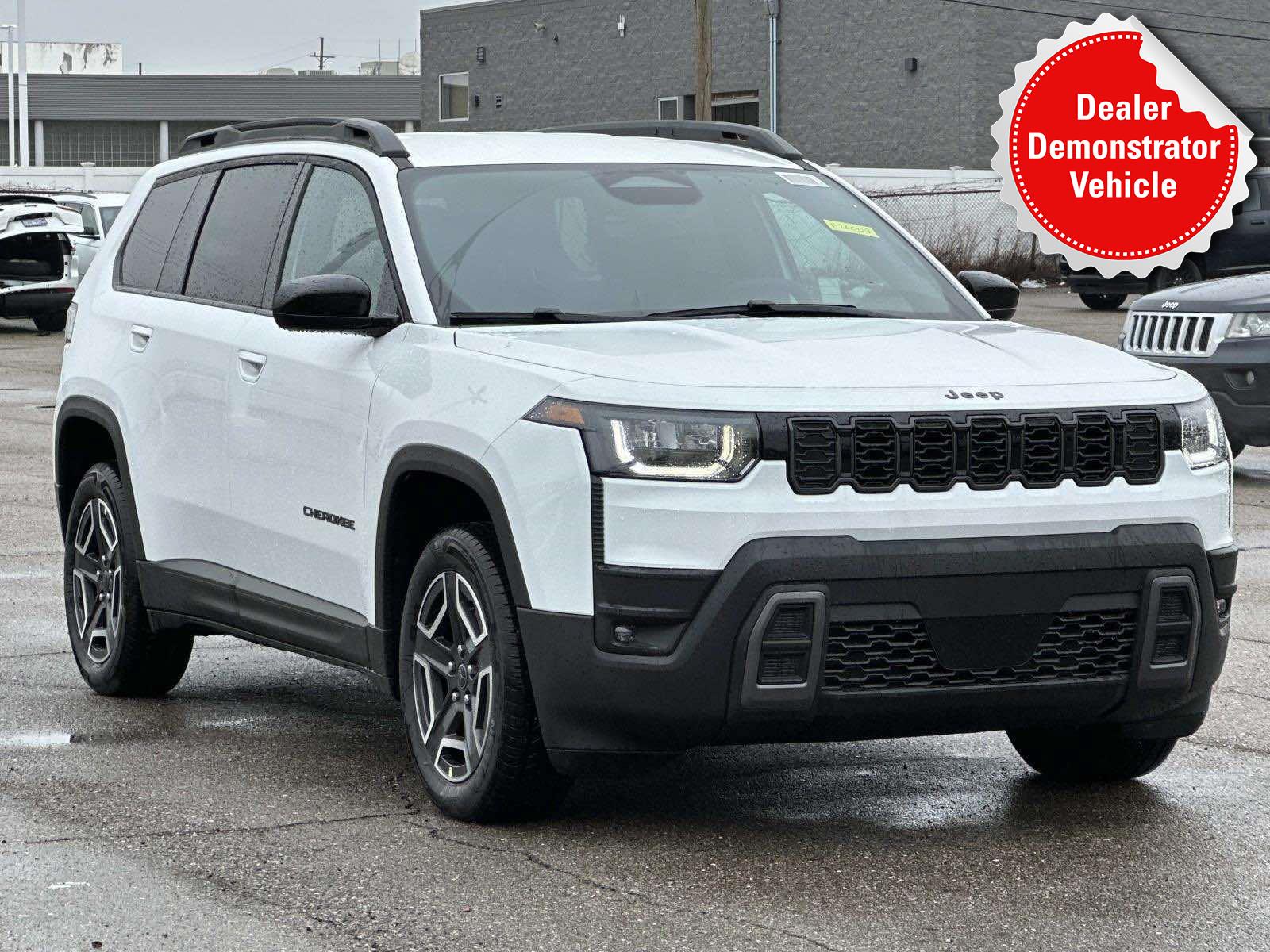White/off-white 2026 Jeep Cherokee Laredo 4WD SUV / Crossover Four-Wheel Drive Automatic