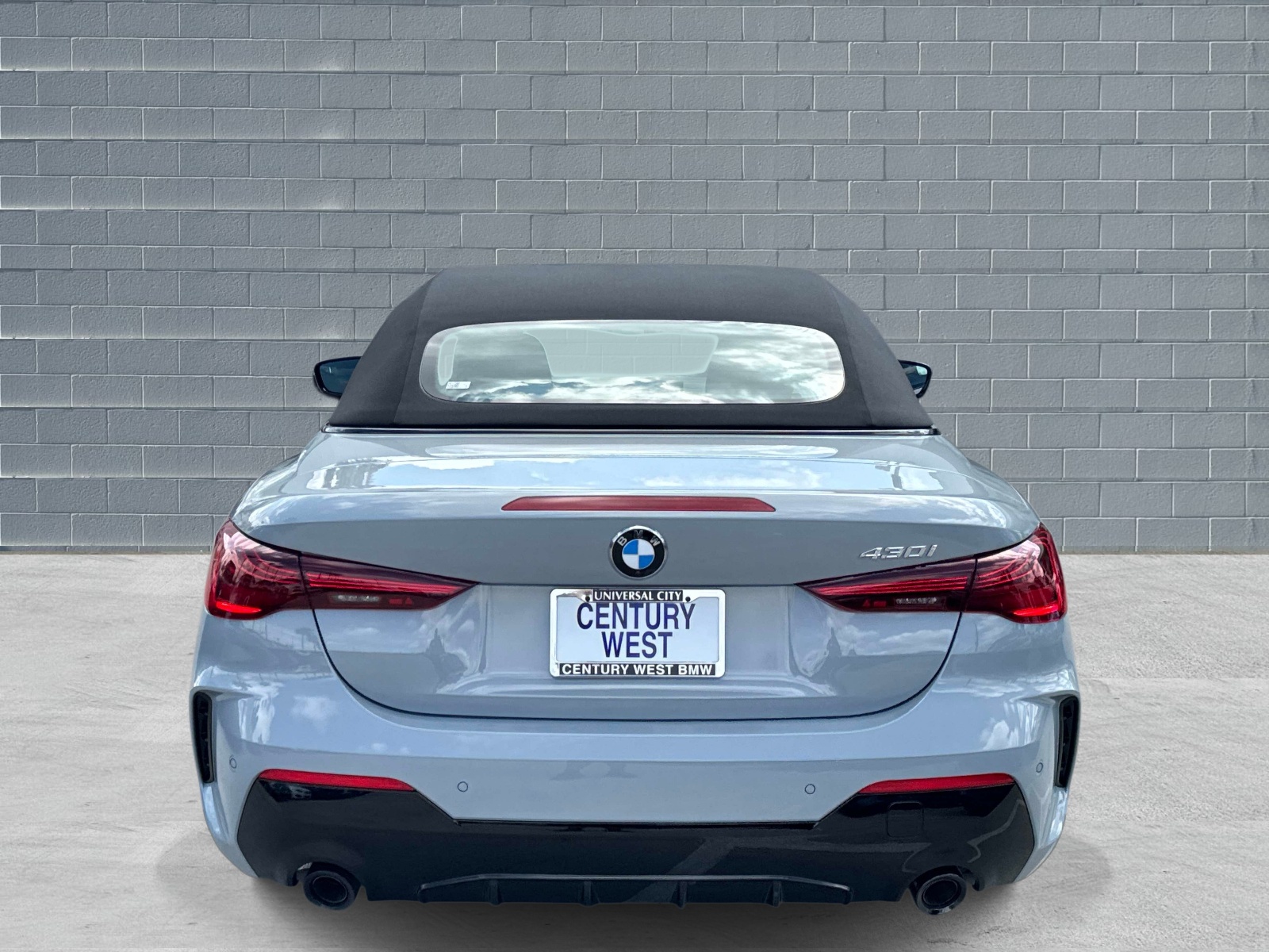 View vehicle photo 4