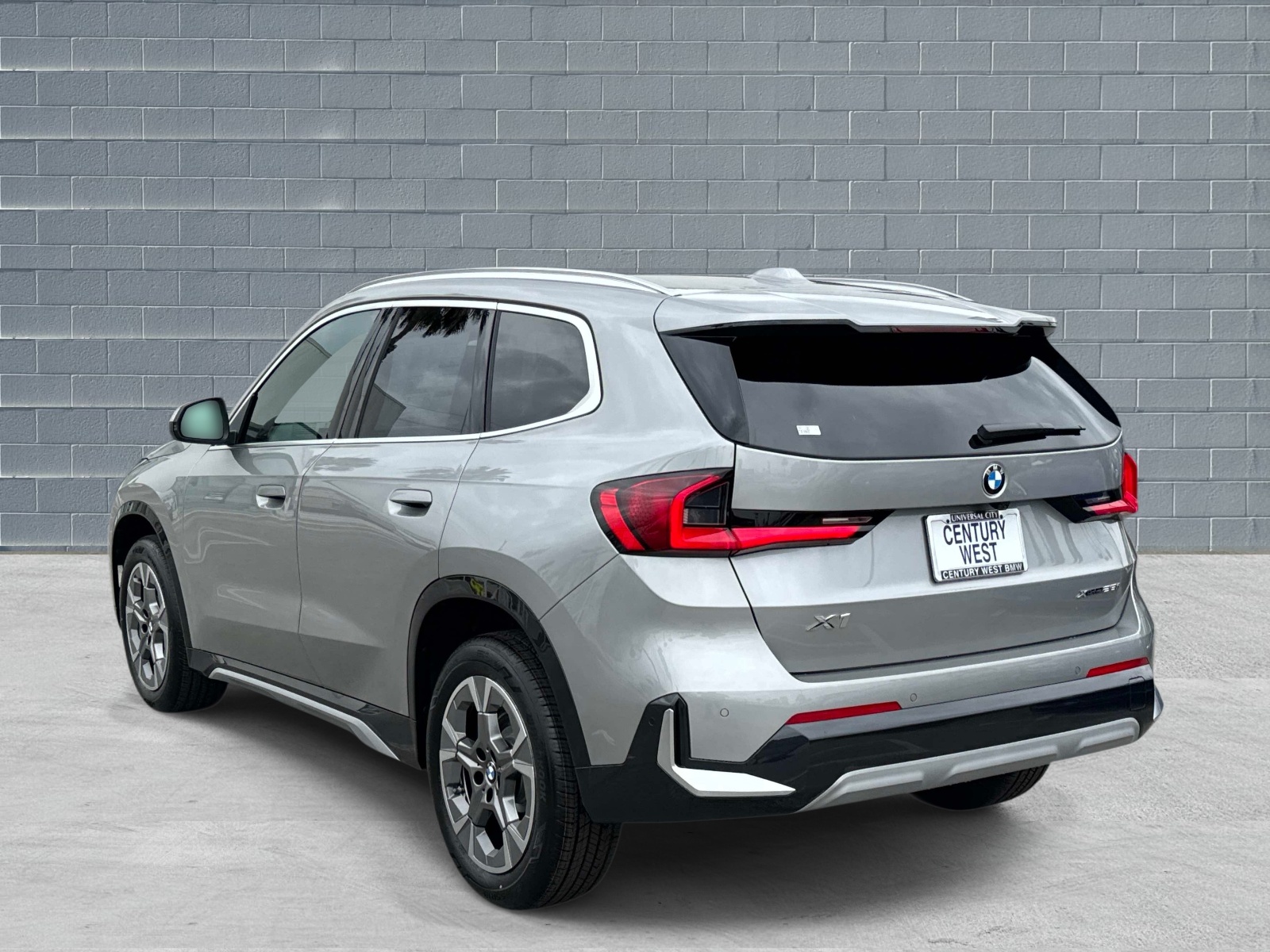 View vehicle photo 3