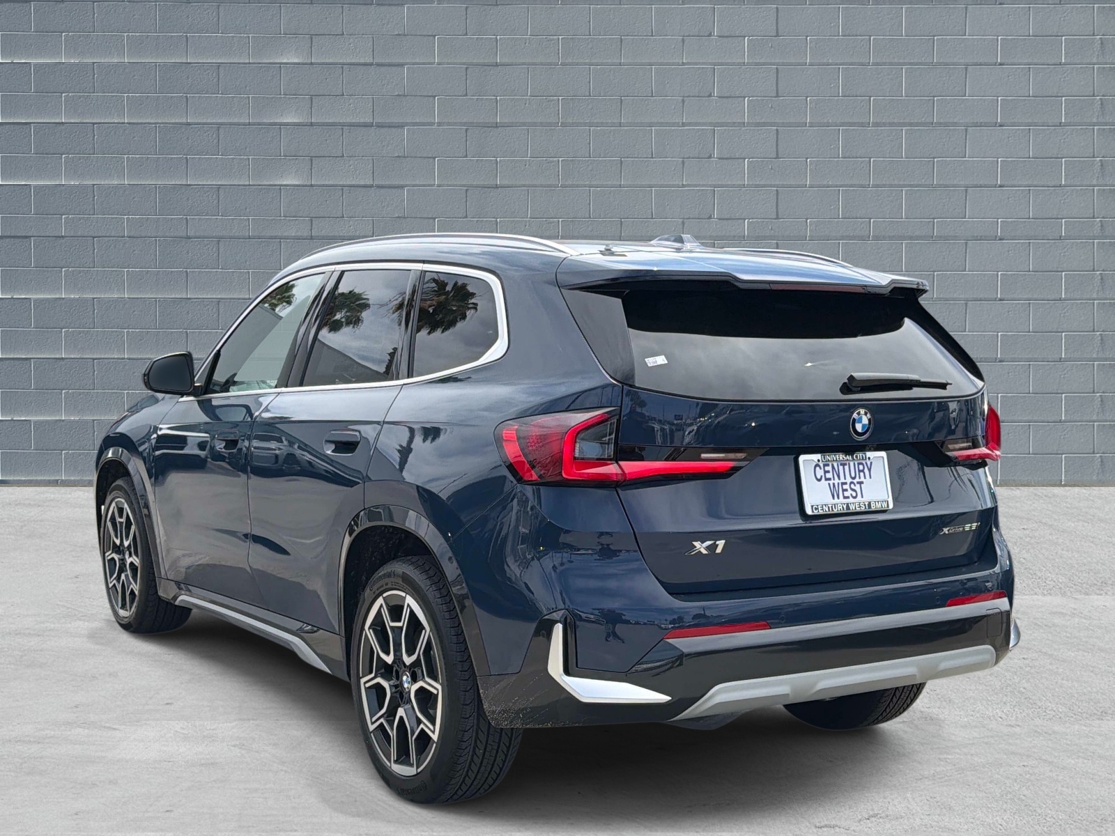 View vehicle photo 3