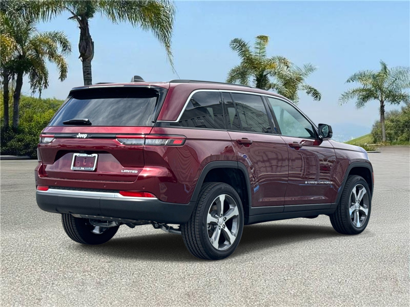 View vehicle photo 4