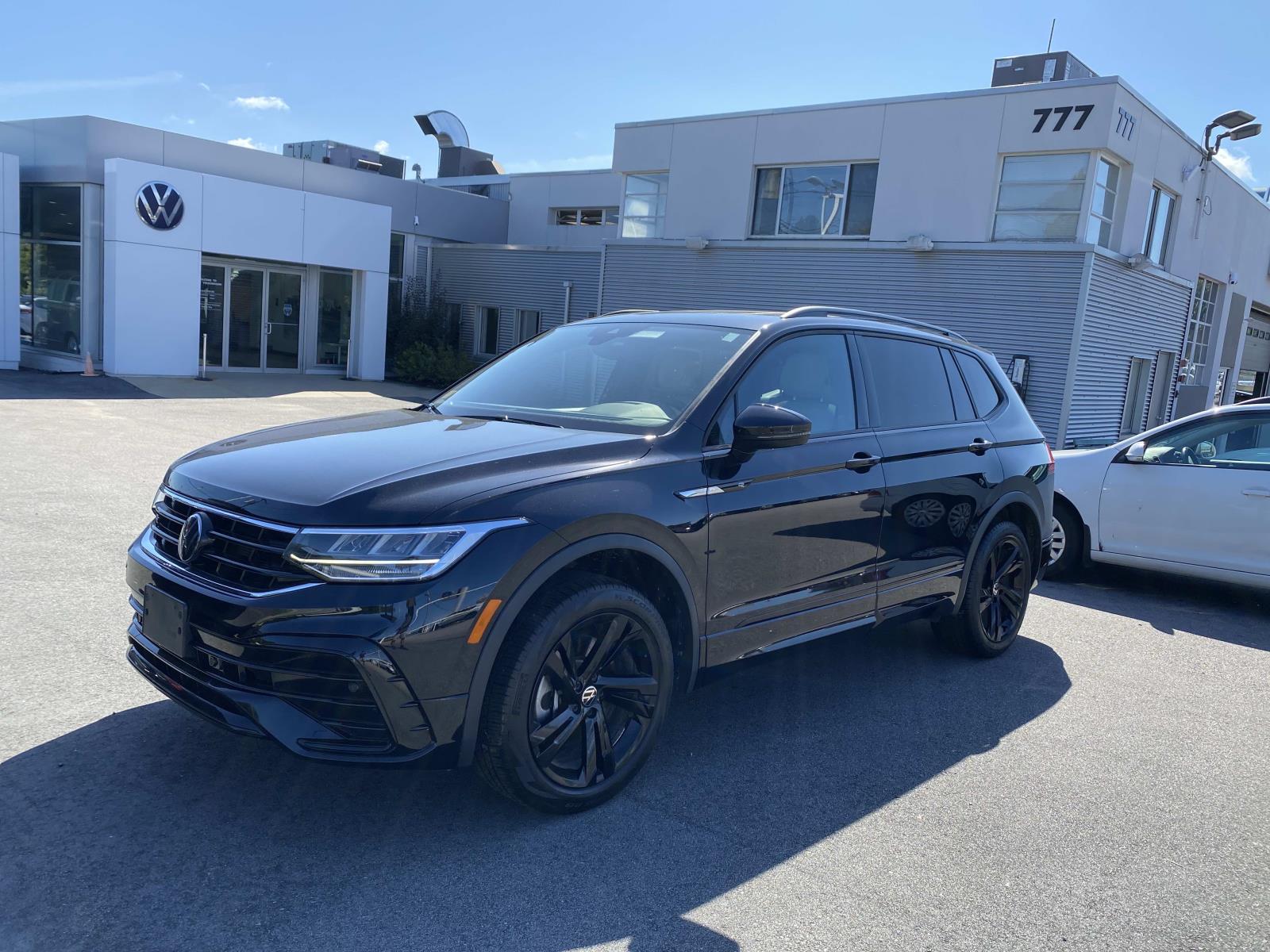 Deep Black Pearl 2024 Volkswagen Tiguan SUV / Crossover All-Wheel Drive Automatic