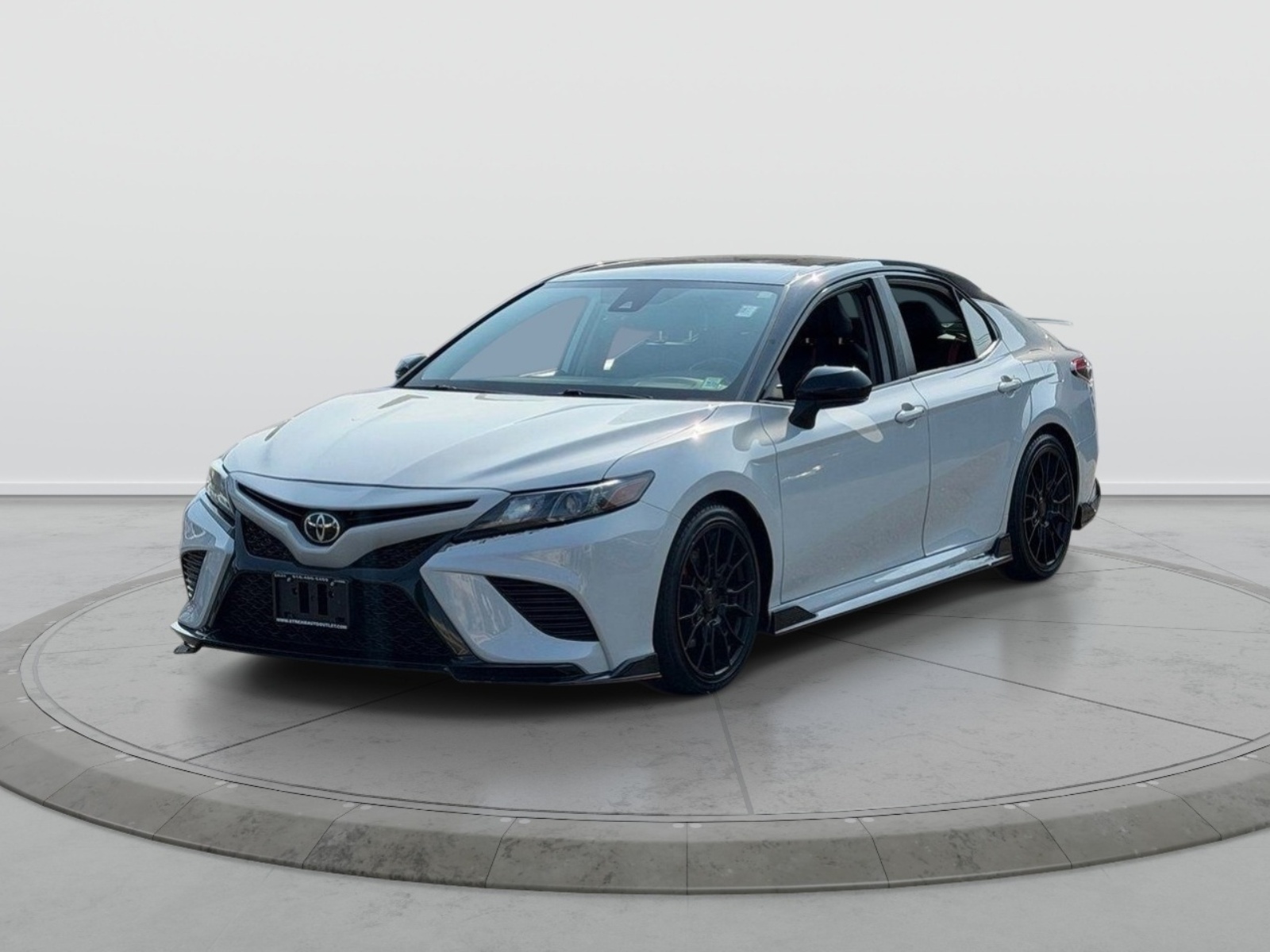 View vehicle photo 3