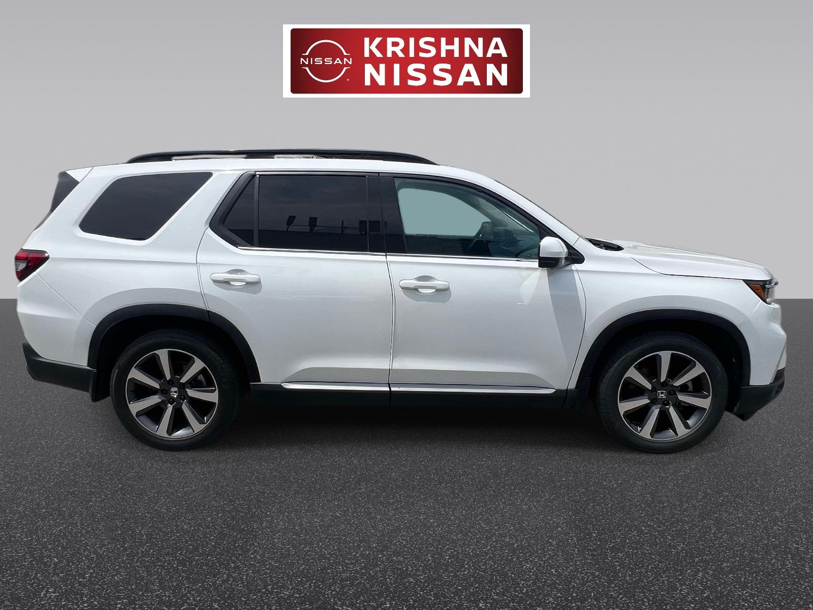 View vehicle photo 4