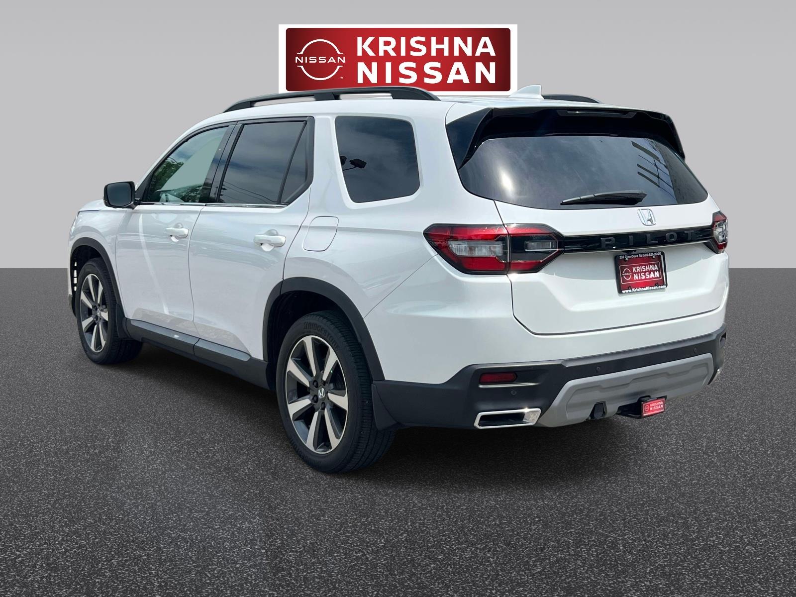 View vehicle photo 7