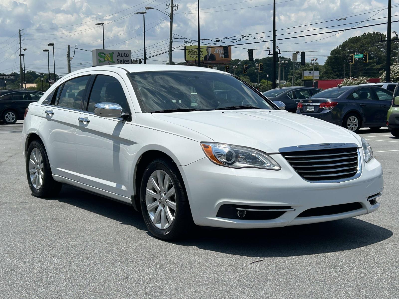 2013 Chrysler 200 Limited's photo