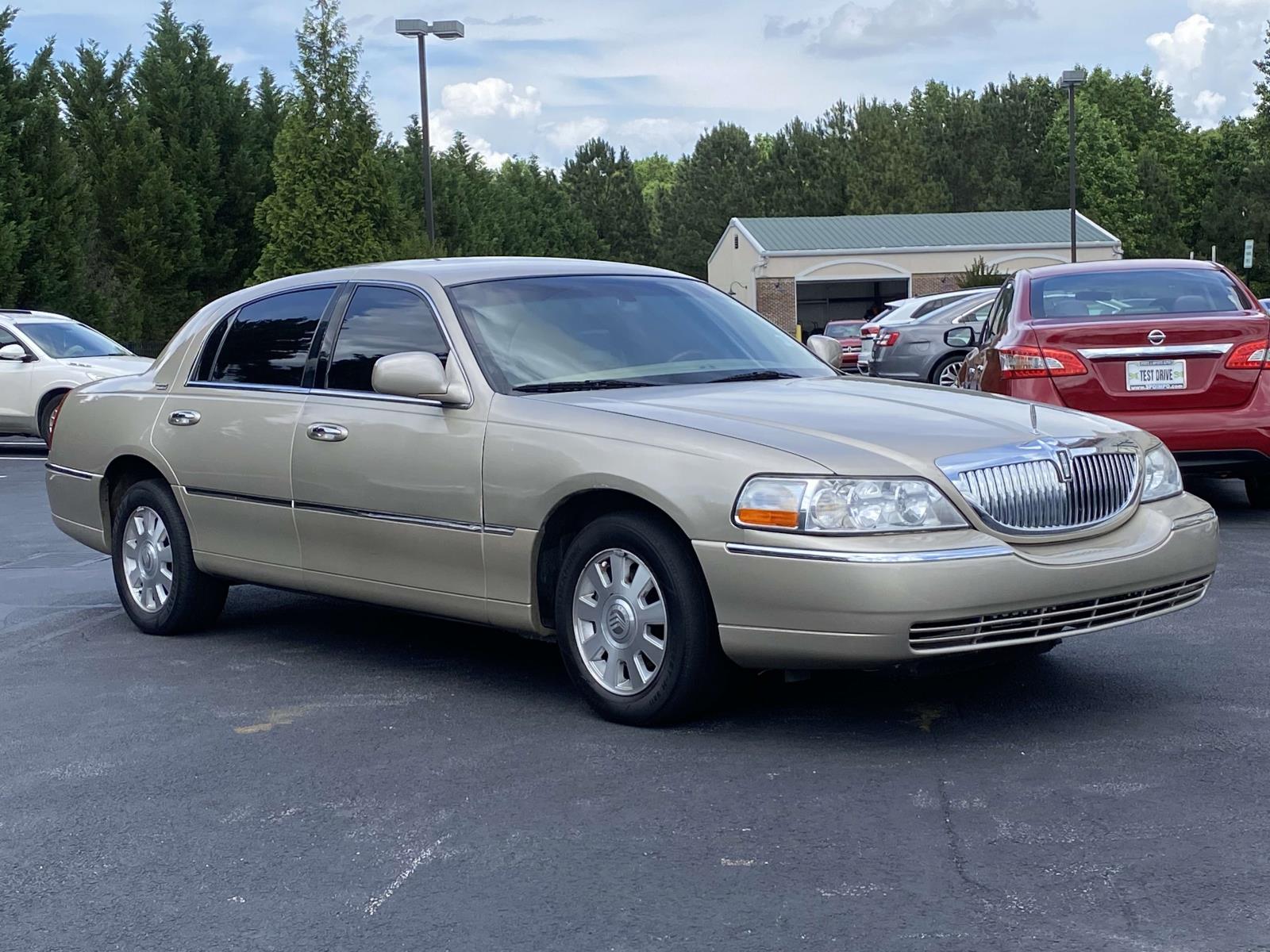 2007 Lincoln Town Car Signature Limited's photo
