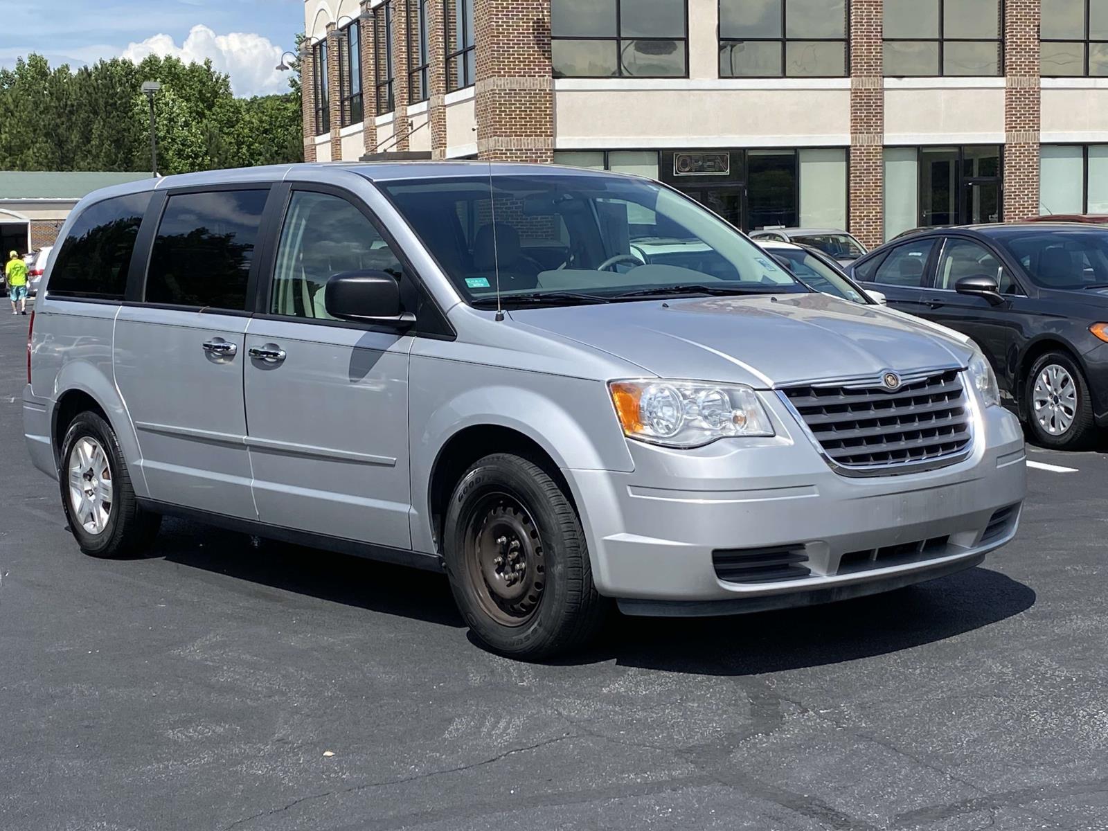 2008 Chrysler Town & Country LX's photo