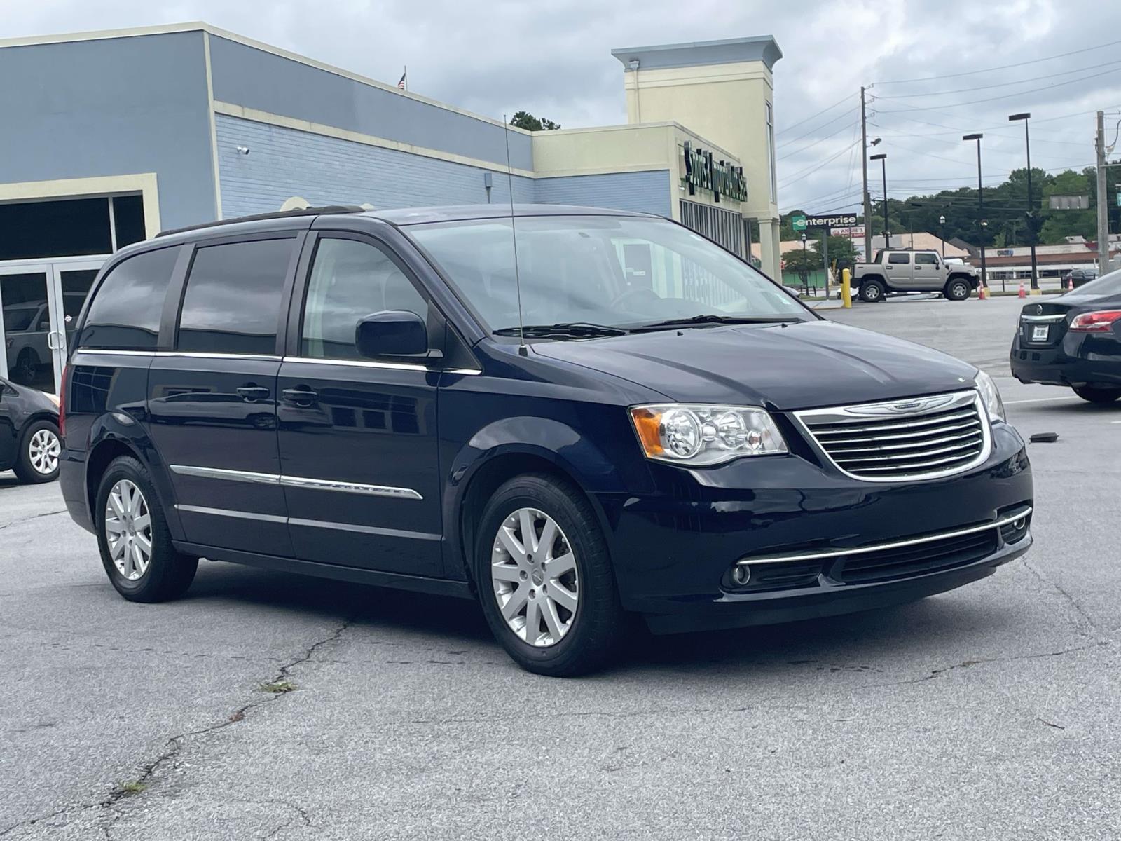 2015 Chrysler Town & Country Touring's photo