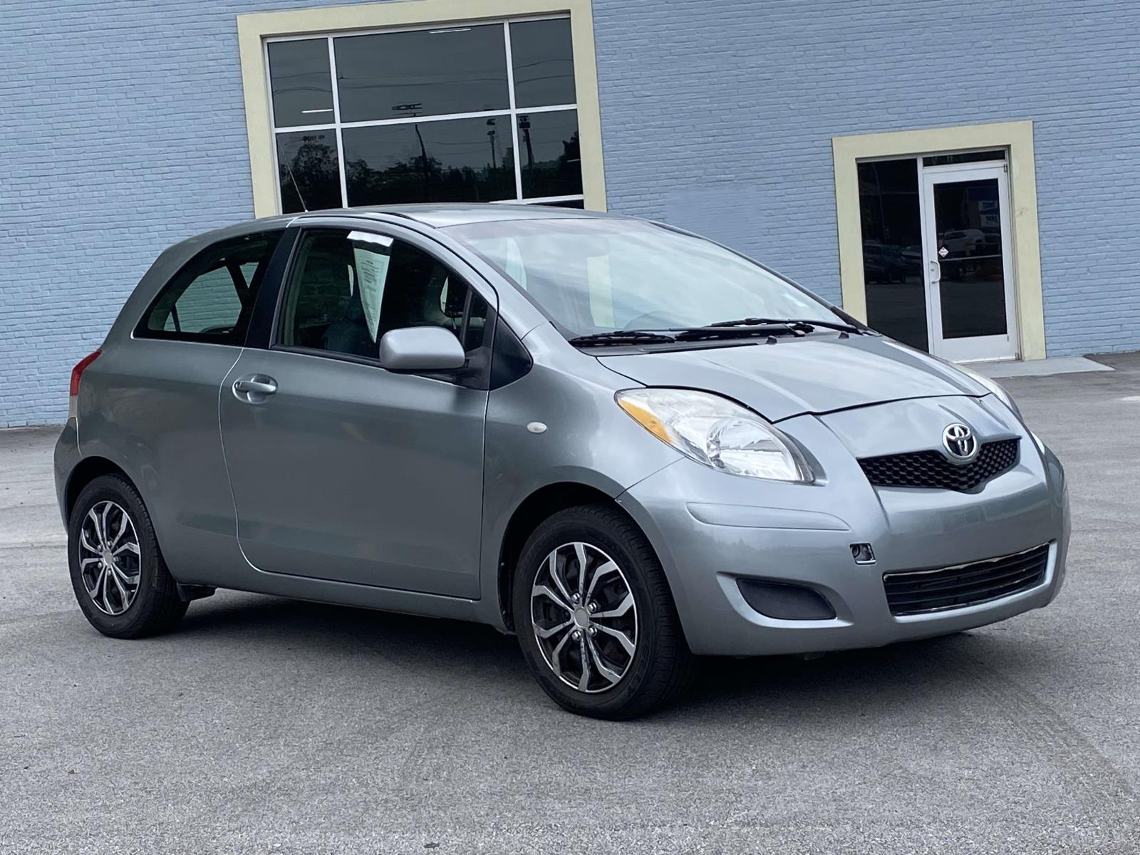 2010 Toyota Yaris 3-Door Liftback AT's photo