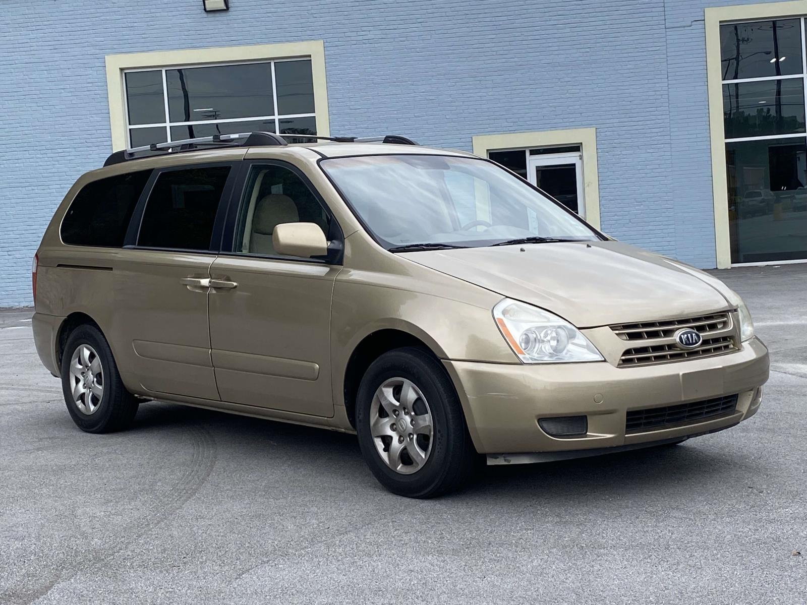 2008 Kia Sedona LX's photo