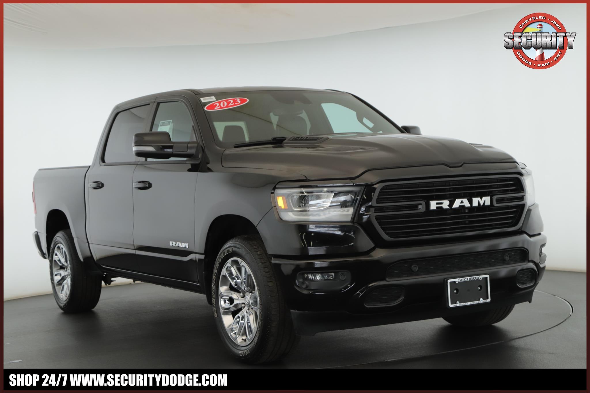 Diamond Black Crystal Pearlcoat 2023 RAM 1500 Laramie Crew Cab 4WD Pickup Truck Four-Wheel Drive Automatic