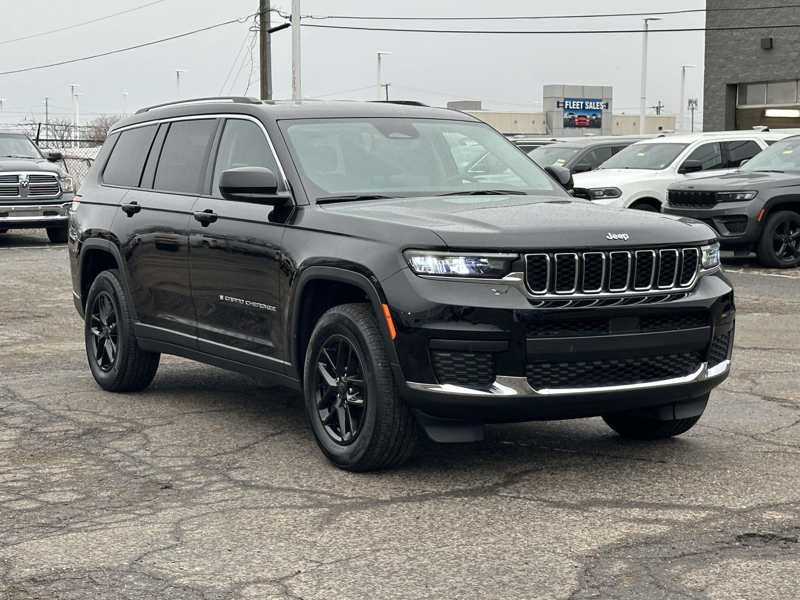 2023 Jeep Grand Cherokee L Laredo 4WD