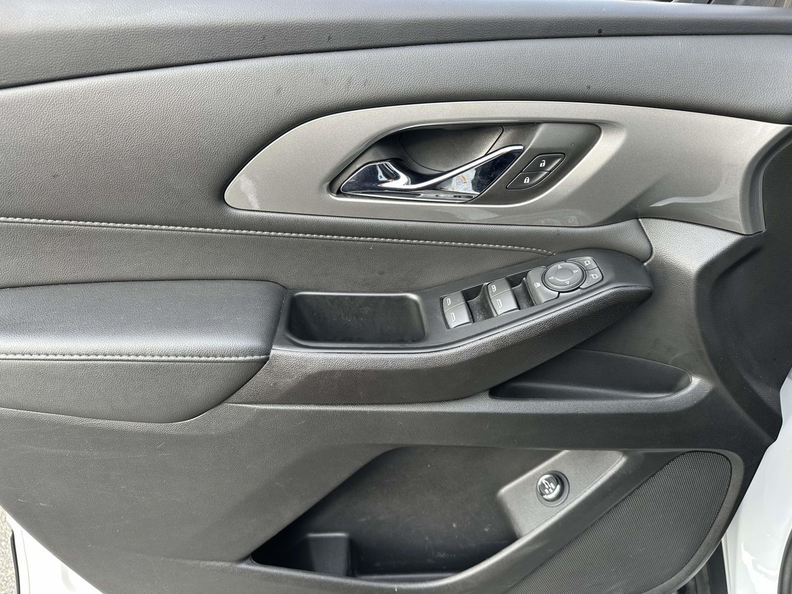 used 2023 Chevrolet Traverse car