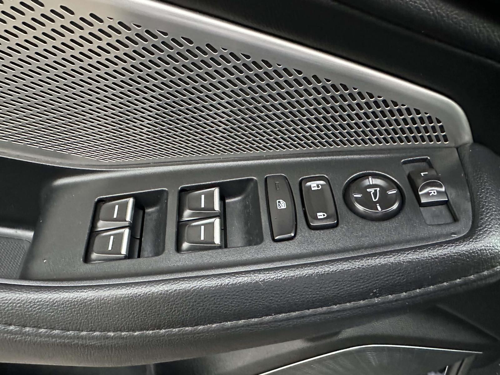 used 2023 Acura MDX car, priced at $35,998