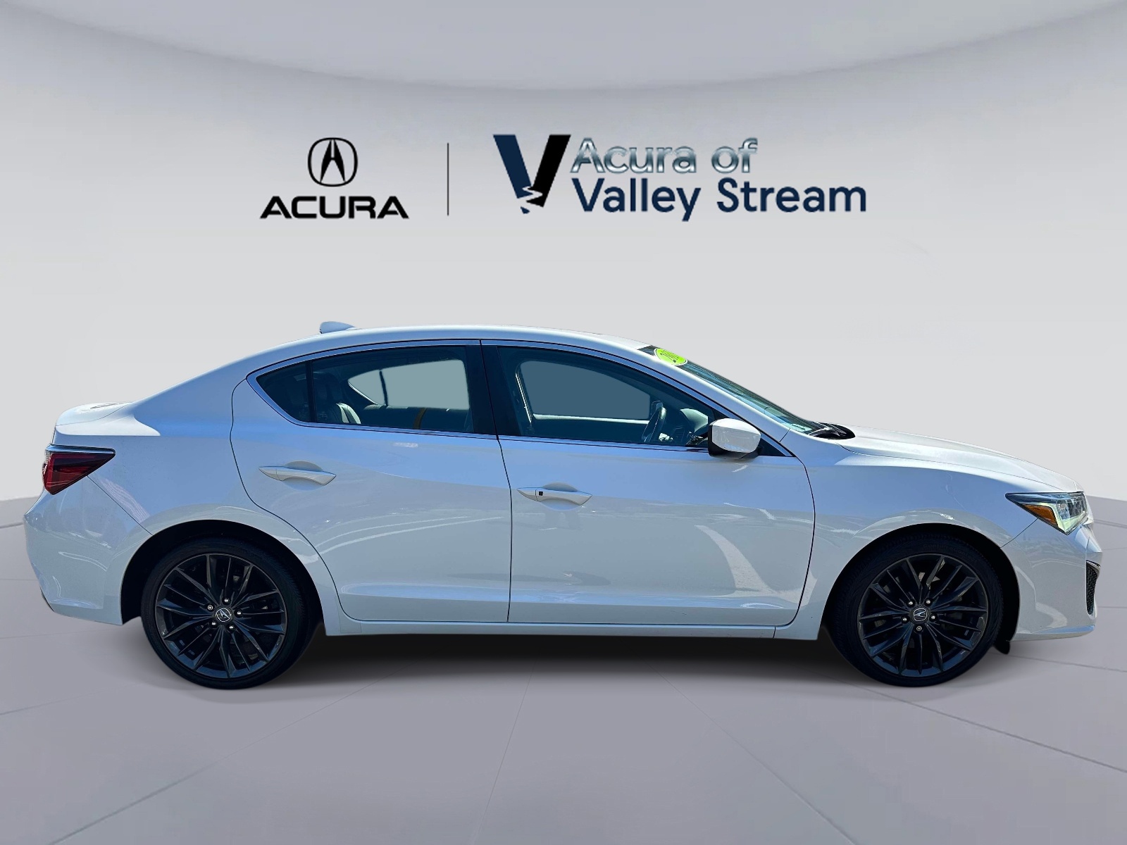 Certified Used 2019 Platinum White Pearl Acura Sedan image 4