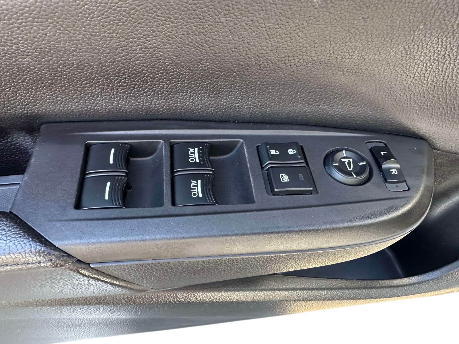Certified Used 2019 Platinum White Pearl Acura Sedan image 23