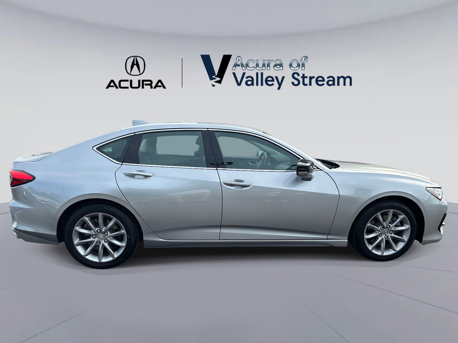 Certified Used 2023 Silver Acura FWD image 4