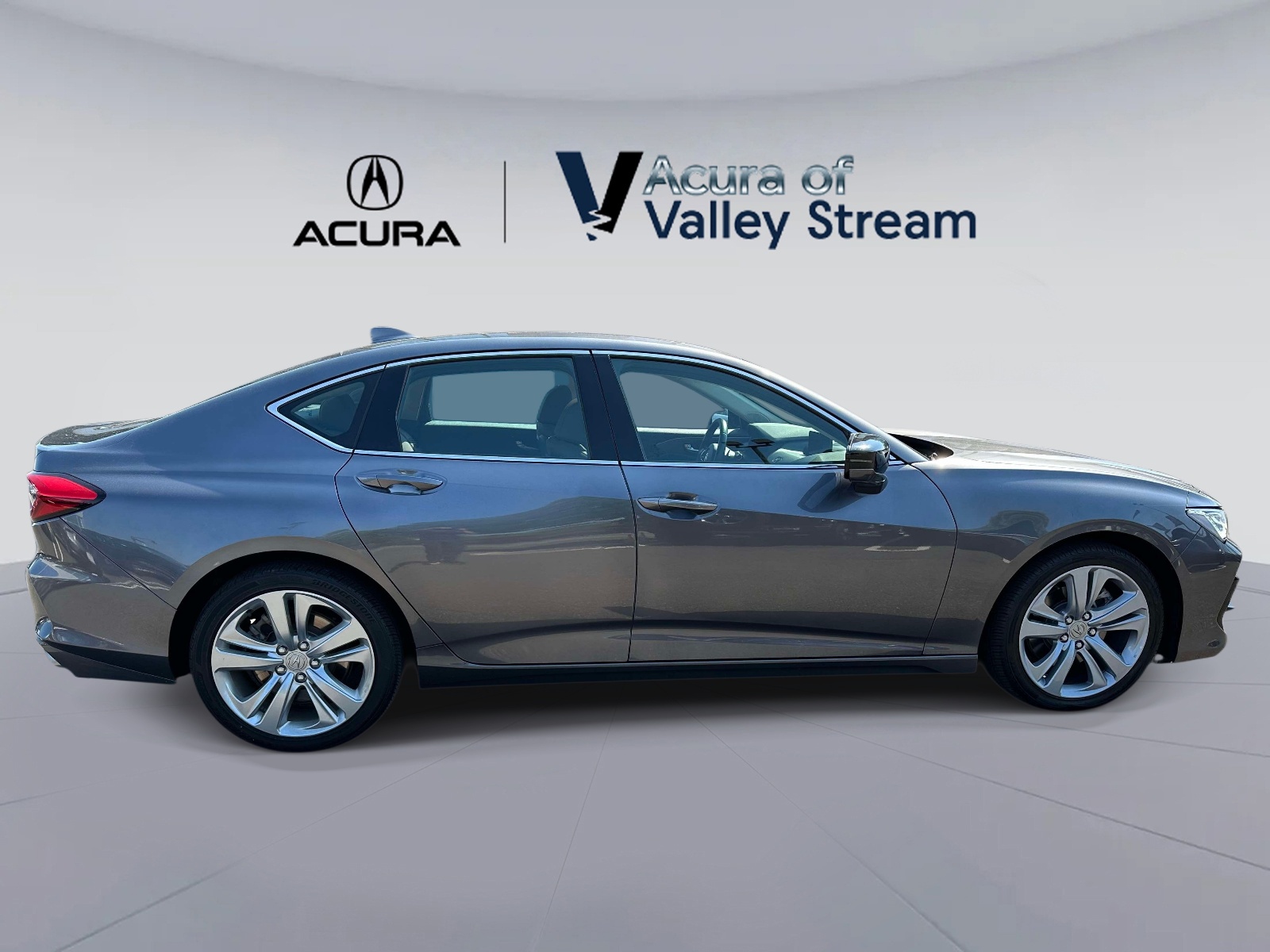 Certified Used 2022 Gray Acura FWD w/Technology Package image 4