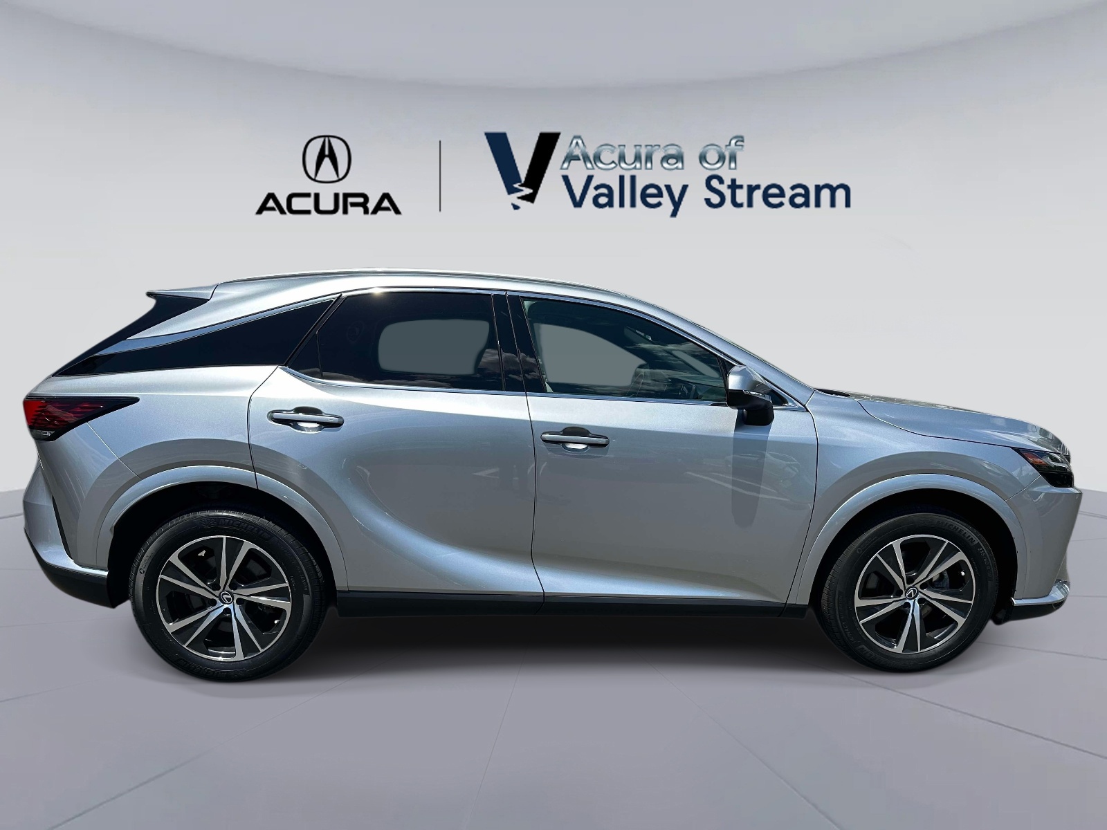 Used 2023 Silver Lexus RX 350 AWD image 4