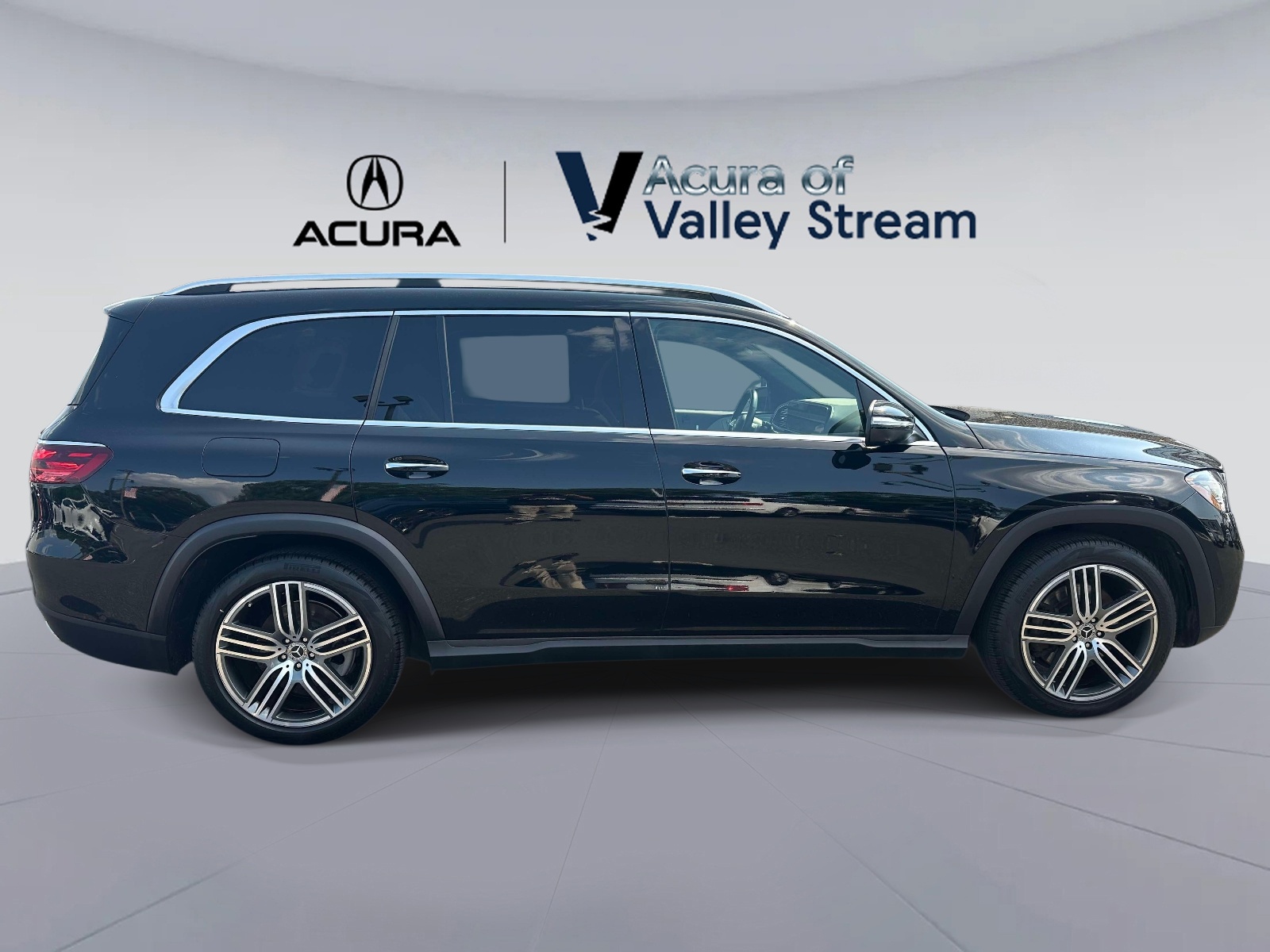 Used 2025 Black Mercedes-Benz GLS 450 4MATIC® SUV image 4