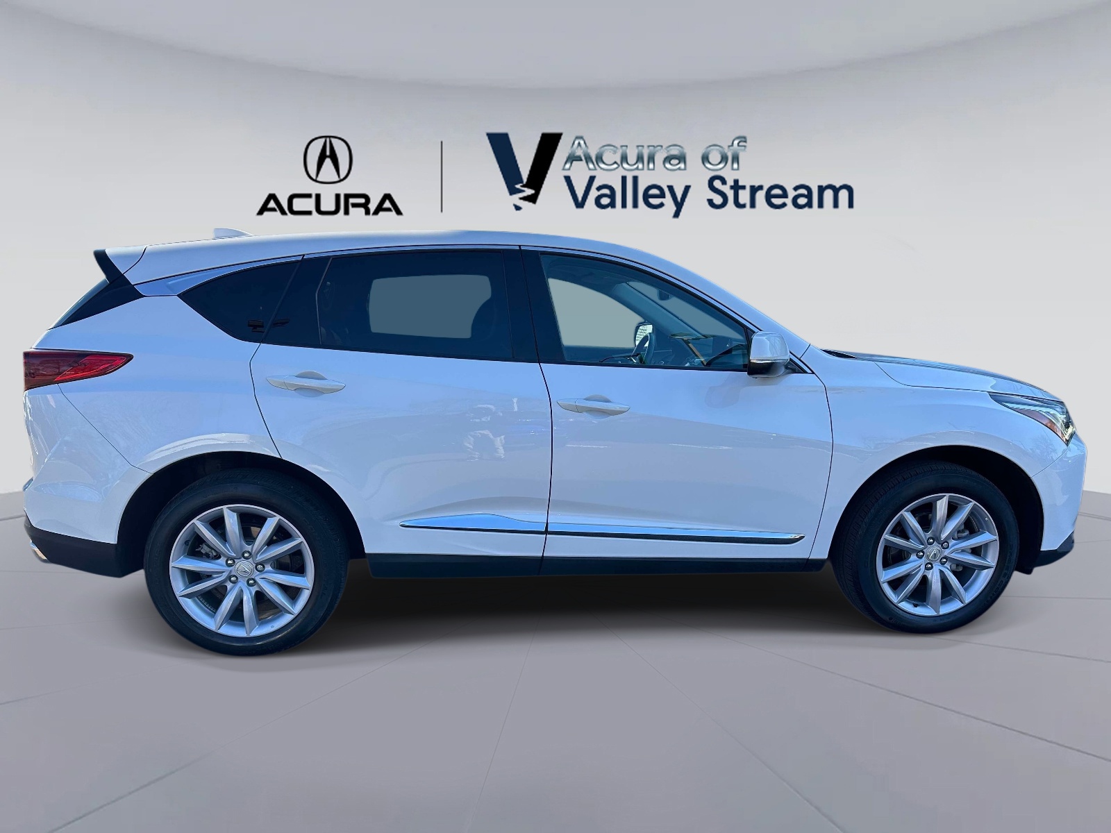 Used 2023 White Acura SH-AWD image 4