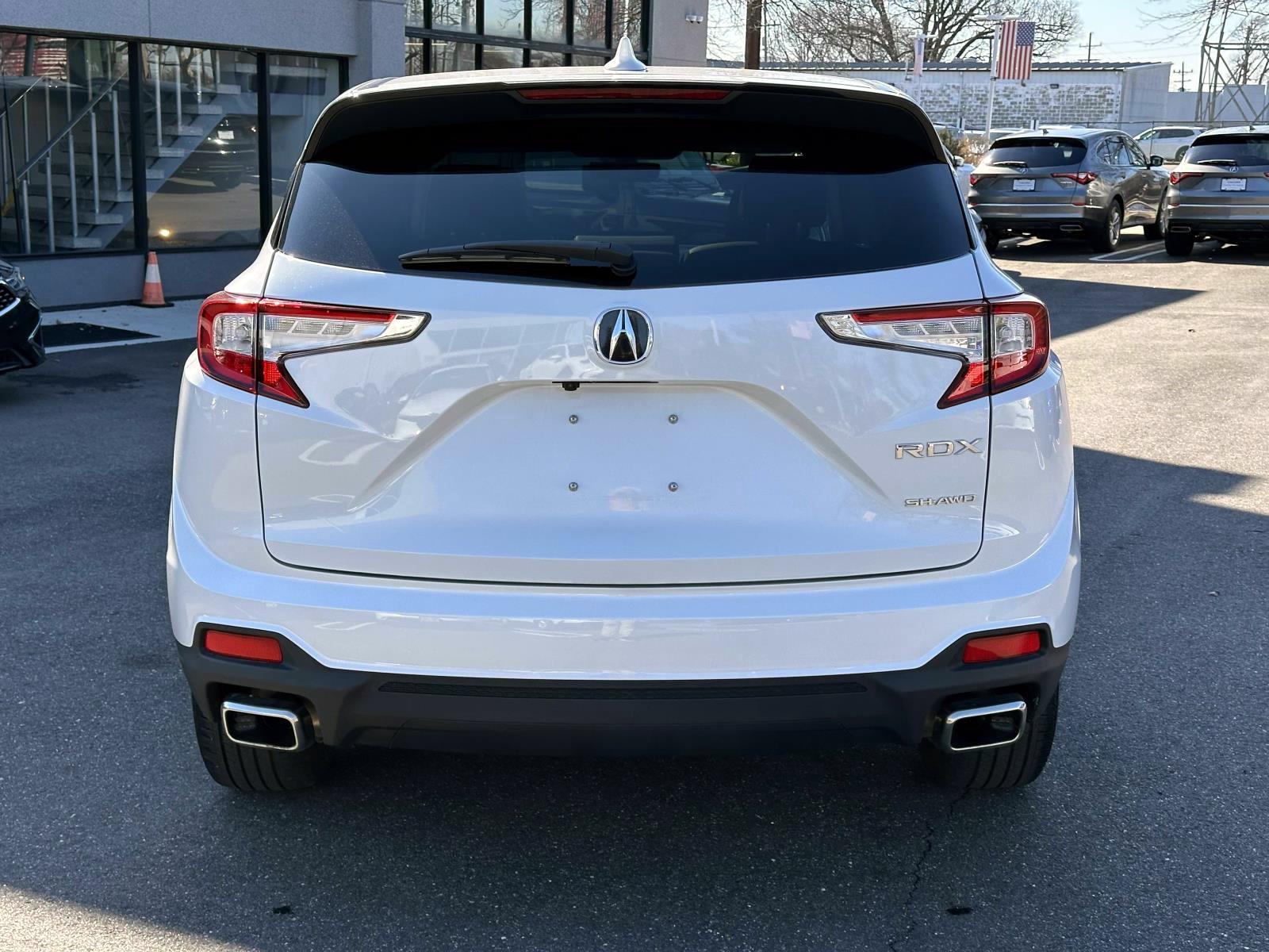 Used 2023 White Acura SH-AWD image 6