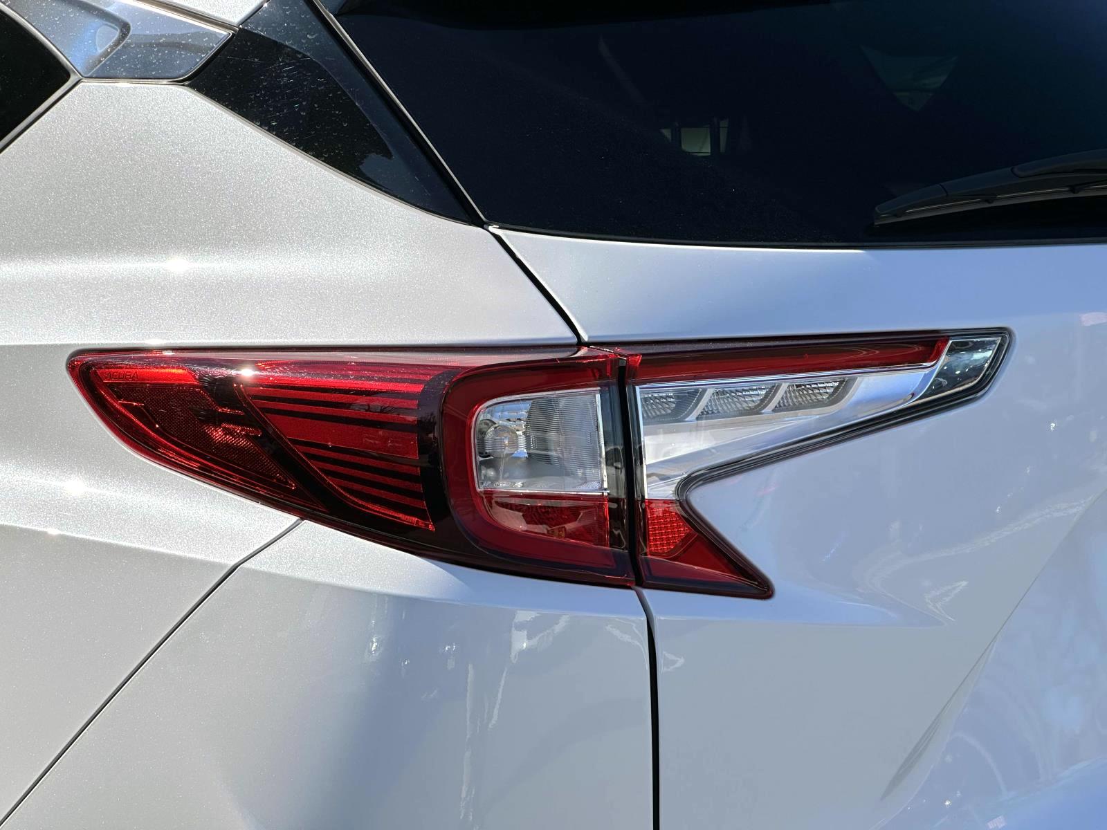 Used 2023 White Acura SH-AWD image 9