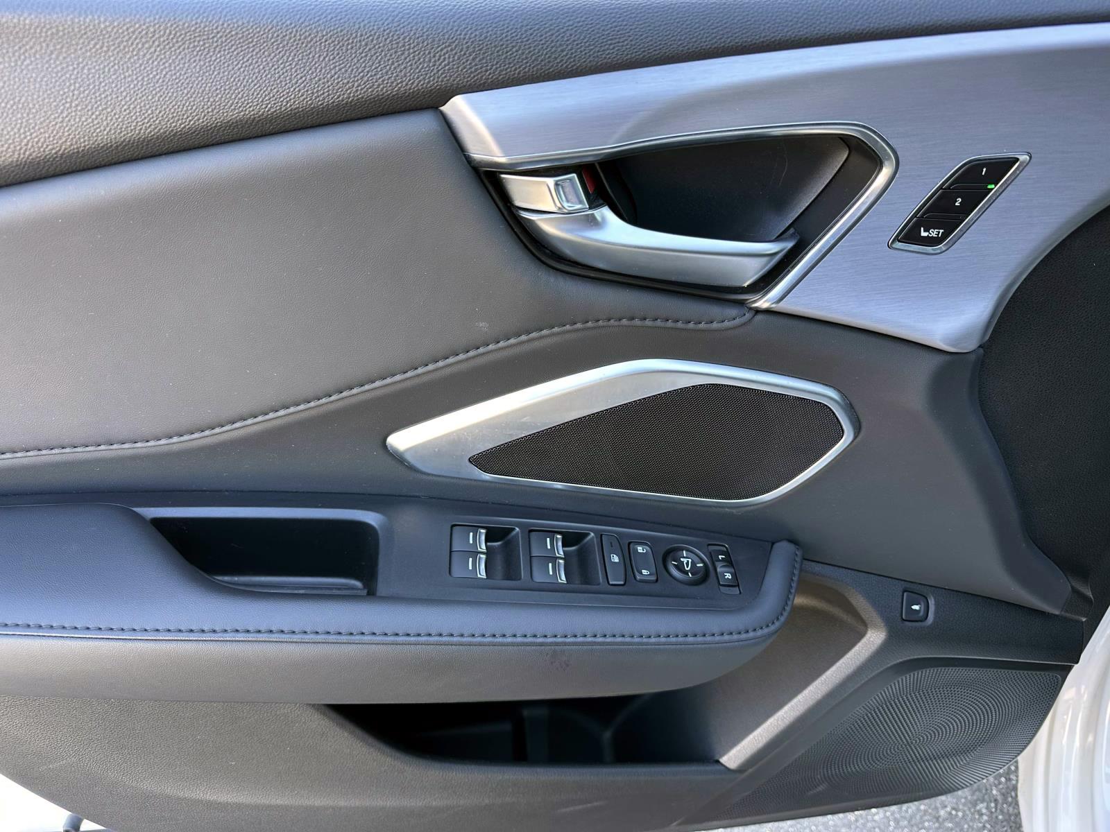 Used 2023 White Acura SH-AWD image 15