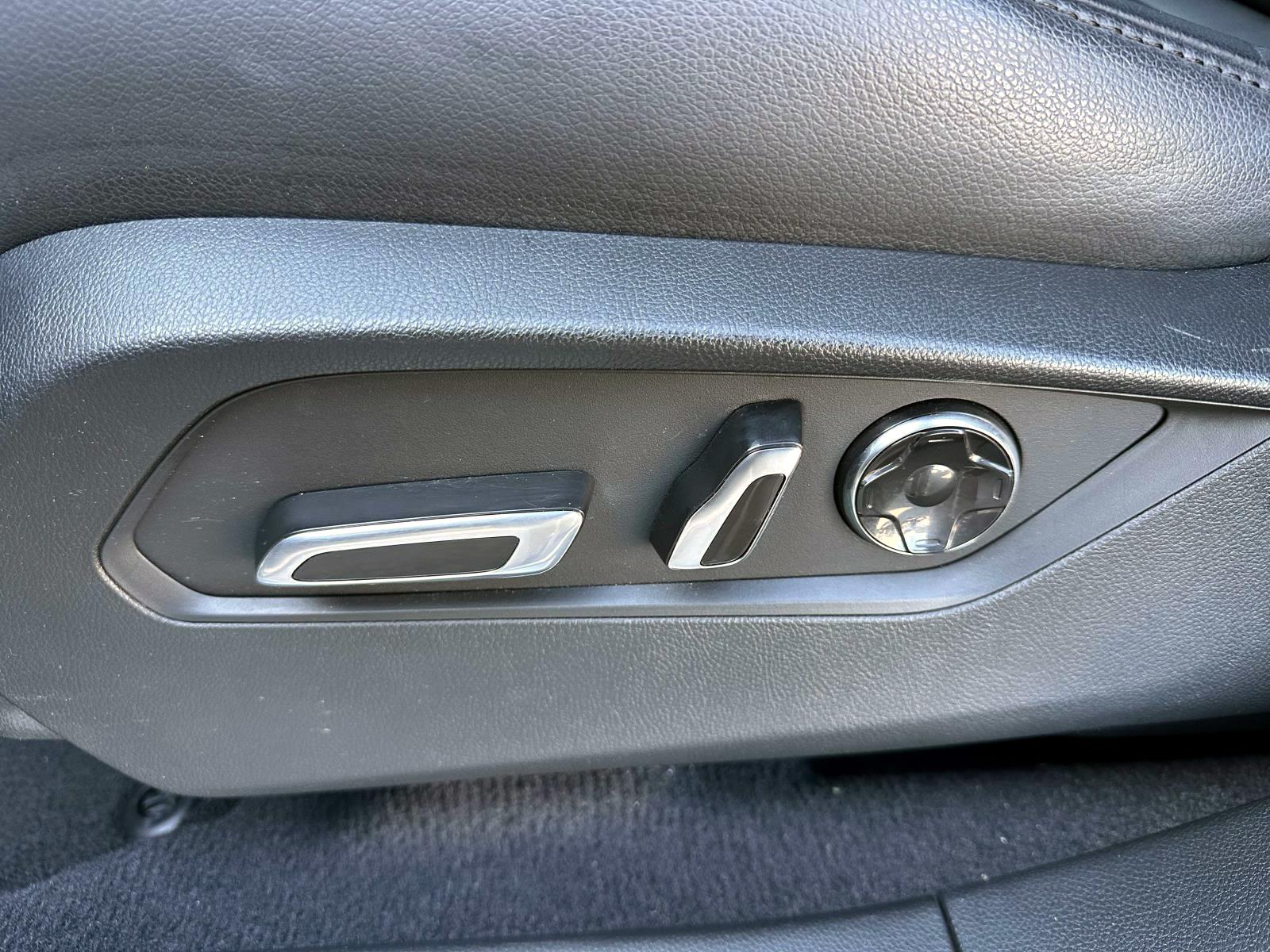 Used 2023 White Acura SH-AWD image 17