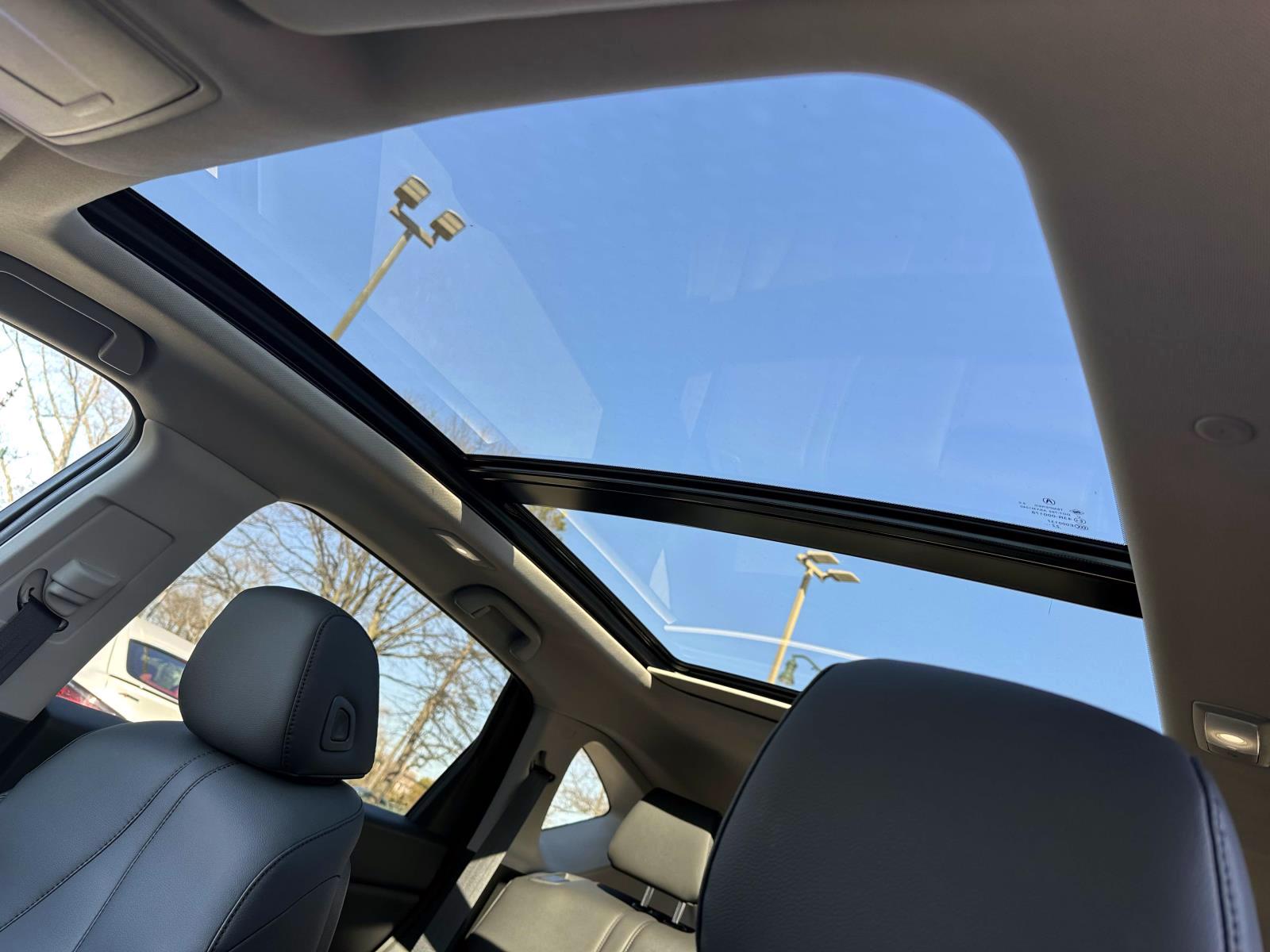 Used 2023 White Acura SH-AWD image 19