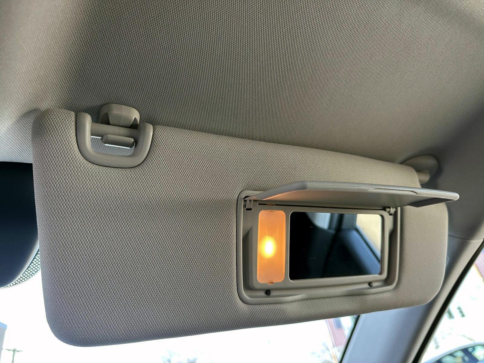 Used 2023 White Acura SH-AWD image 34