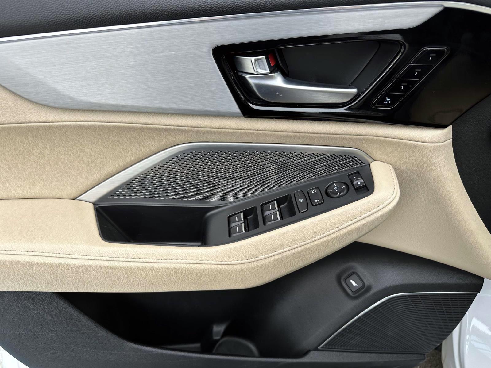 Certified Used 2023 White Acura SH-AWD image 18