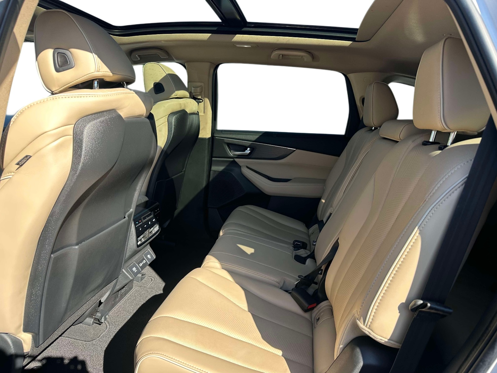 Certified Used 2022 White Acura Advance image 17