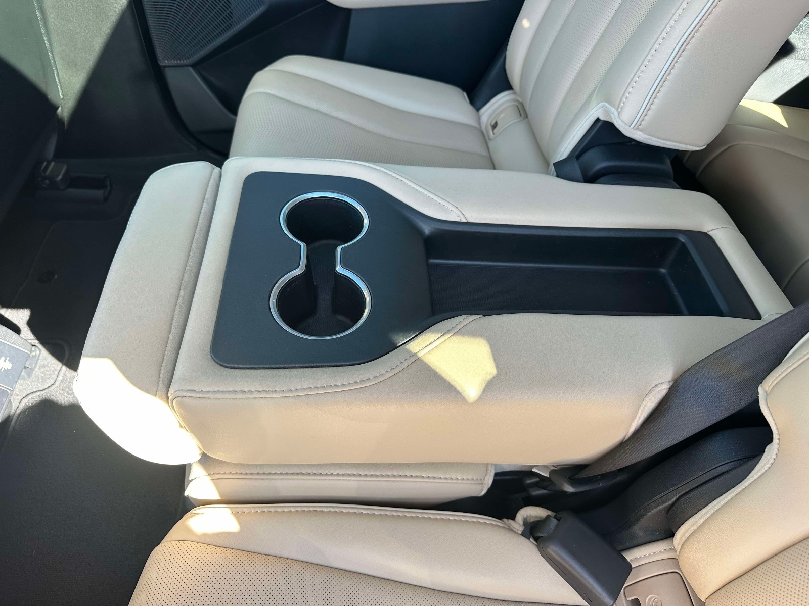 Certified Used 2022 White Acura Advance image 19